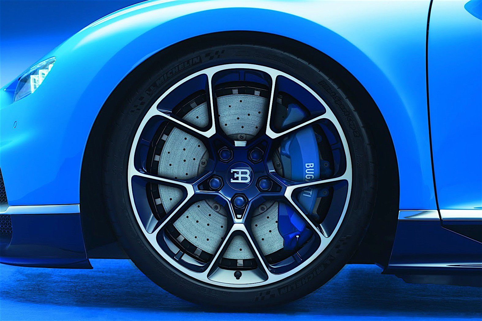 2017-bugatti-chiron-lets-its-quad-turbocharged-w16-loose_7