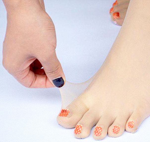 toe-nail-art-polish-stockings-japan-1-JKFZbM