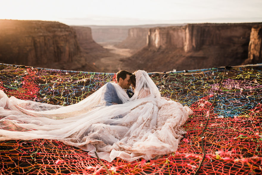 marriage-done-at-120-meters-high-will-take-your-breath-away-5a65abf8c6dca__880