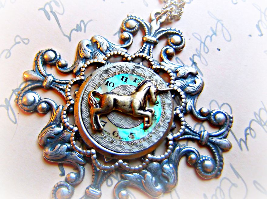 This-Mother-Daughter-Duo-Create-One-of-a-Kind-Jewellery-From-Antique-Pocketwatch-Parts1__880