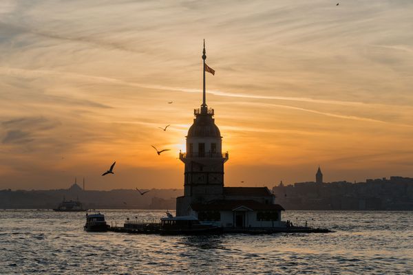 Maidens Tower, Istanbul, Turecko, protisvetlo, zapad slnka