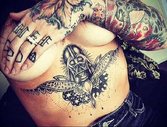 Tetovania pod prsiami