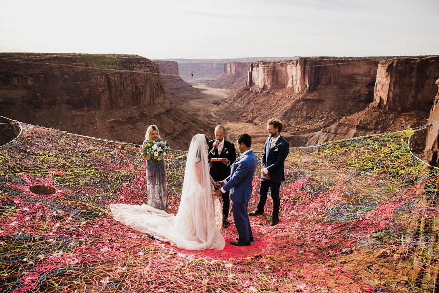 marriage-done-at-120-meters-high-will-take-your-breath-away-5a65abd925d4c__880