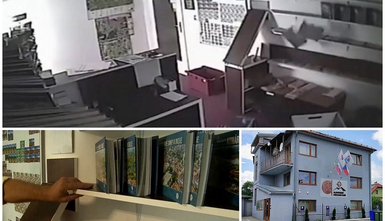 Záhadne tam padajú knihy z police! Pozrite si VIDEO zo slovenského múzea