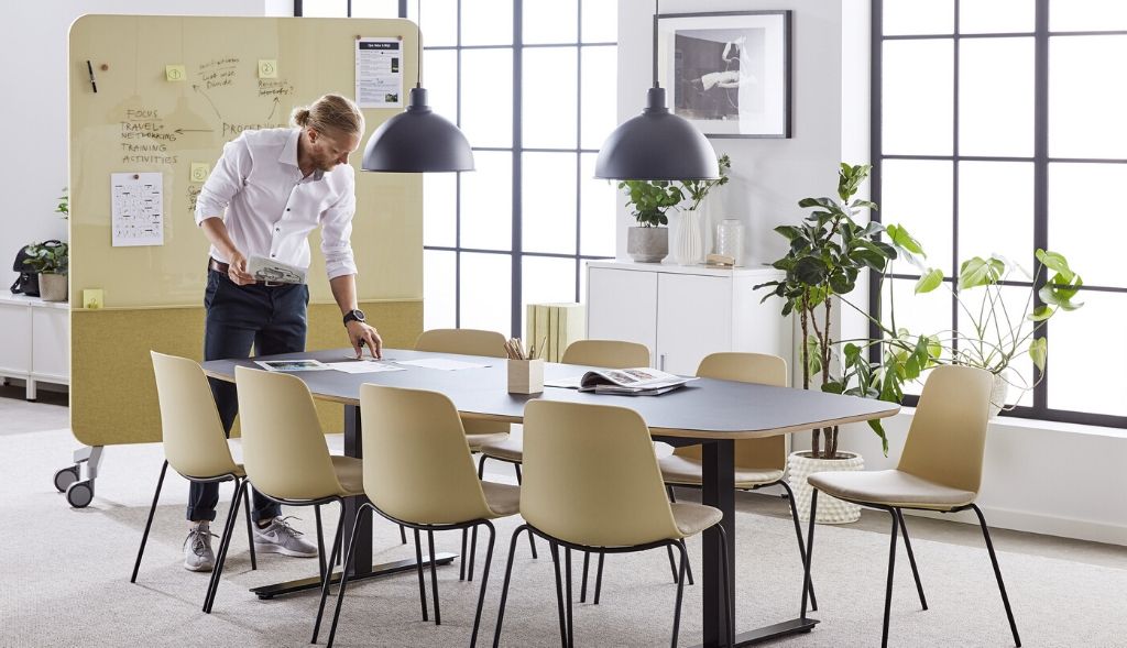 Spoznajte trendy v kancelárskom nábytku a zariaďte si kanceláriu snov