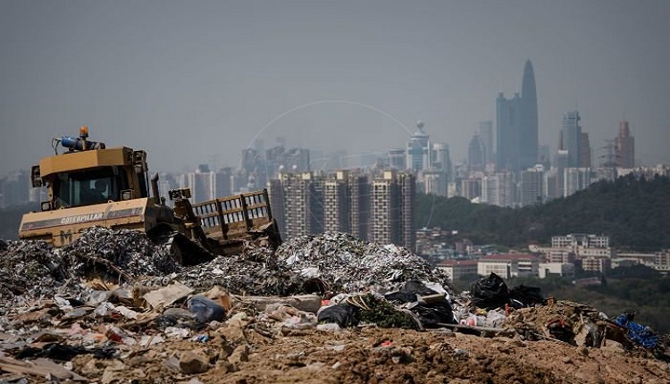 Najväčšia skládka odpadu v Číne mala vydržať ešte 25 rokov. Je takmer plná