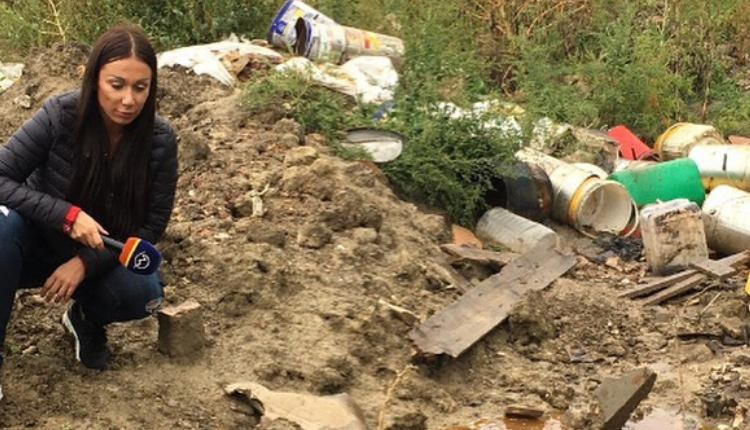 Nelegálne pohrebisko: V rómskej osade pri Trebišove deti upaľujú psov