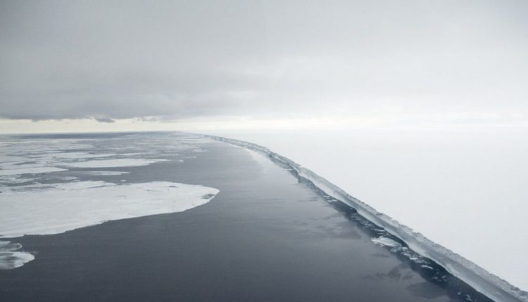 Prvé videá „ponorkovej“ kamery, ktorá sa dostala pod ľadovce Antarktídy