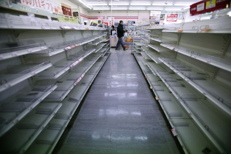 Čechov zachvátila panika z koronavíru: Hromadne nakupujú potraviny