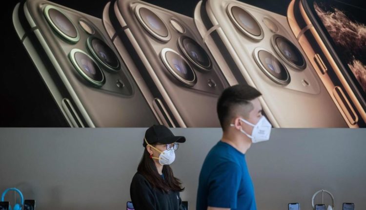 Koronavírus v Číne ustupuje, Apple otvára všetky obchody