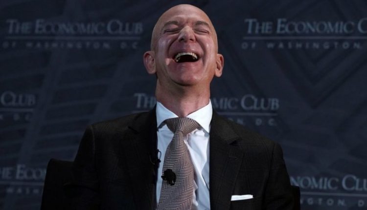 Jeff Bezos: Peniaze za nadčasy zvýšim, ale za PN nič nečakajte