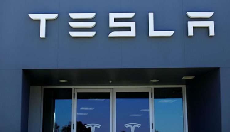 Značka Tesla obnoví práce v európskej megafabrike