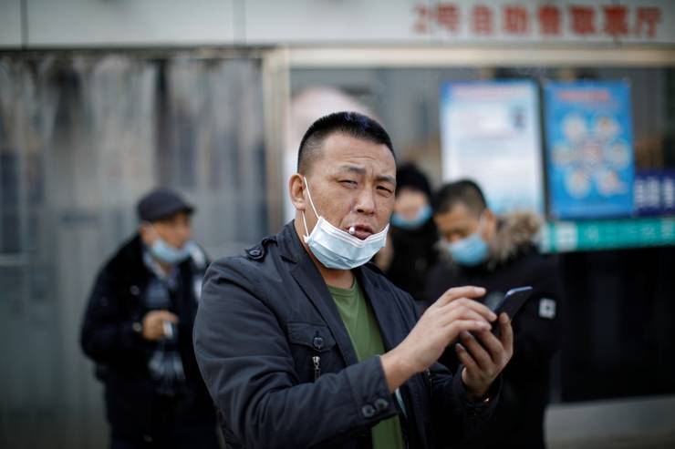 Koronavírus: Čína nemá žiadne nové domáce prípady, pribúdajú infikovaní zo zahraničia