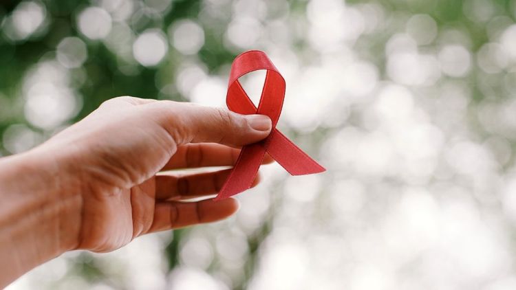 Druhý muž vyliečený z HIV: Experimentálna liečba je nebezpečná