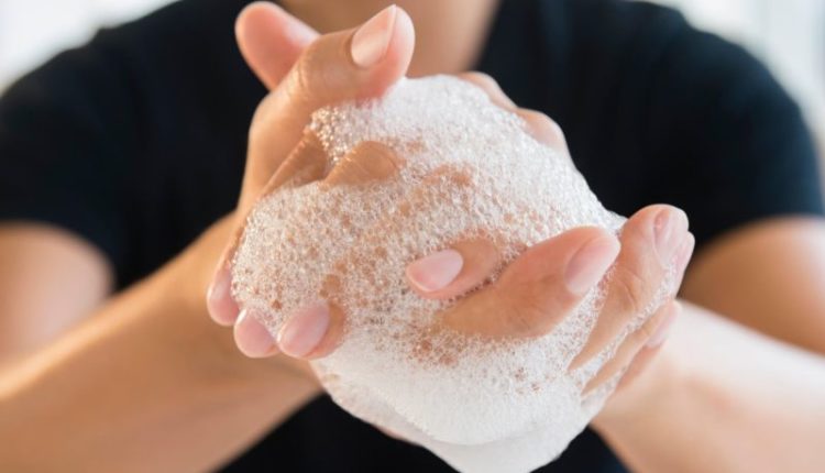 Prevencia proti koronavíru: Pri umývaní rúk si spievajte tieto pesničky