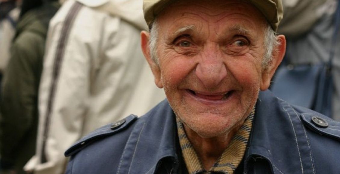 101-ročný muž porazil koronavírus a opustil nemocnicu