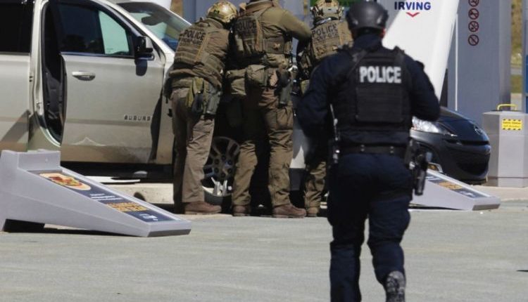 Masaker v Kanade: Ozbrojený muž v Novom Škótku zabil 16 ľudí