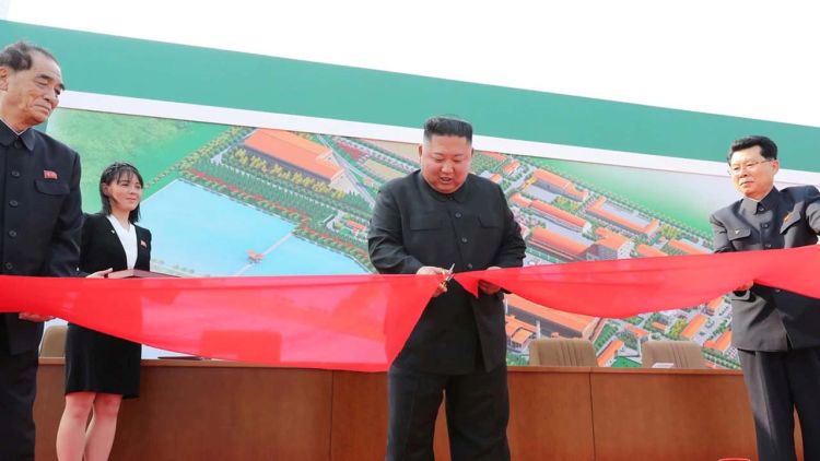 Severokórejský vodca Kim Čong-un žije: Konečne sa ukázal na verejnosti