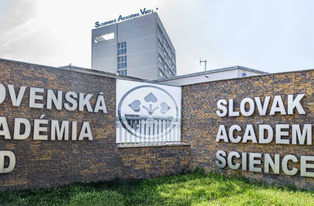 slovenska akademia vied x